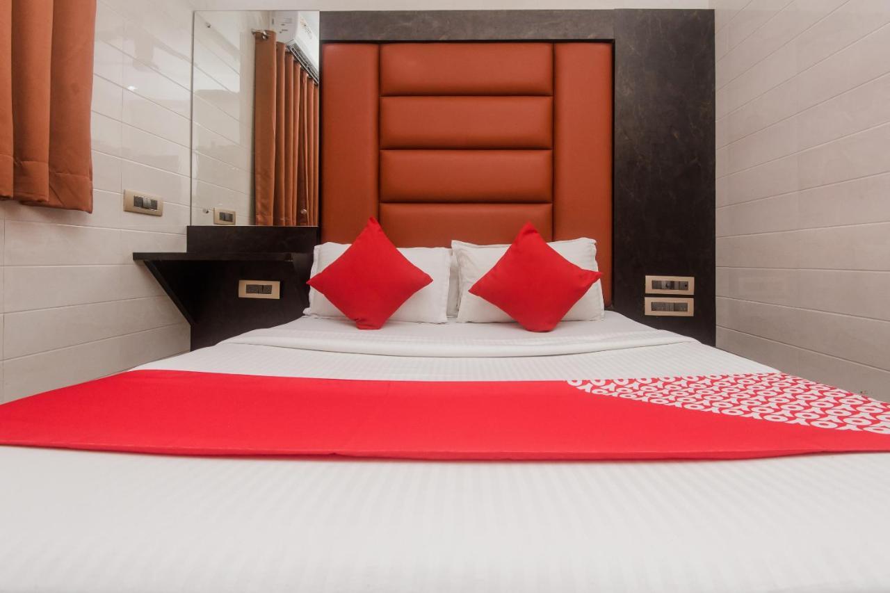 Vaccinated Staff - Oyo 22055 Dadar Residency Hotel มุมไบ ภายนอก รูปภาพ