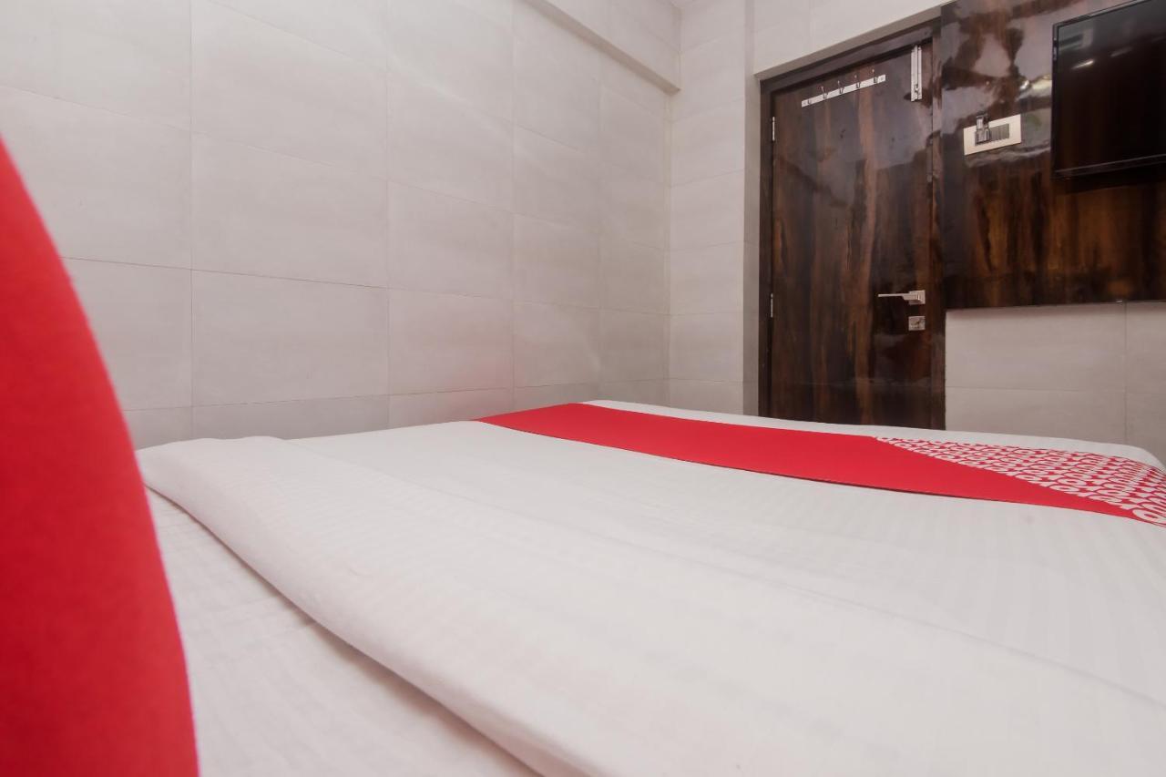Vaccinated Staff - Oyo 22055 Dadar Residency Hotel มุมไบ ภายนอก รูปภาพ