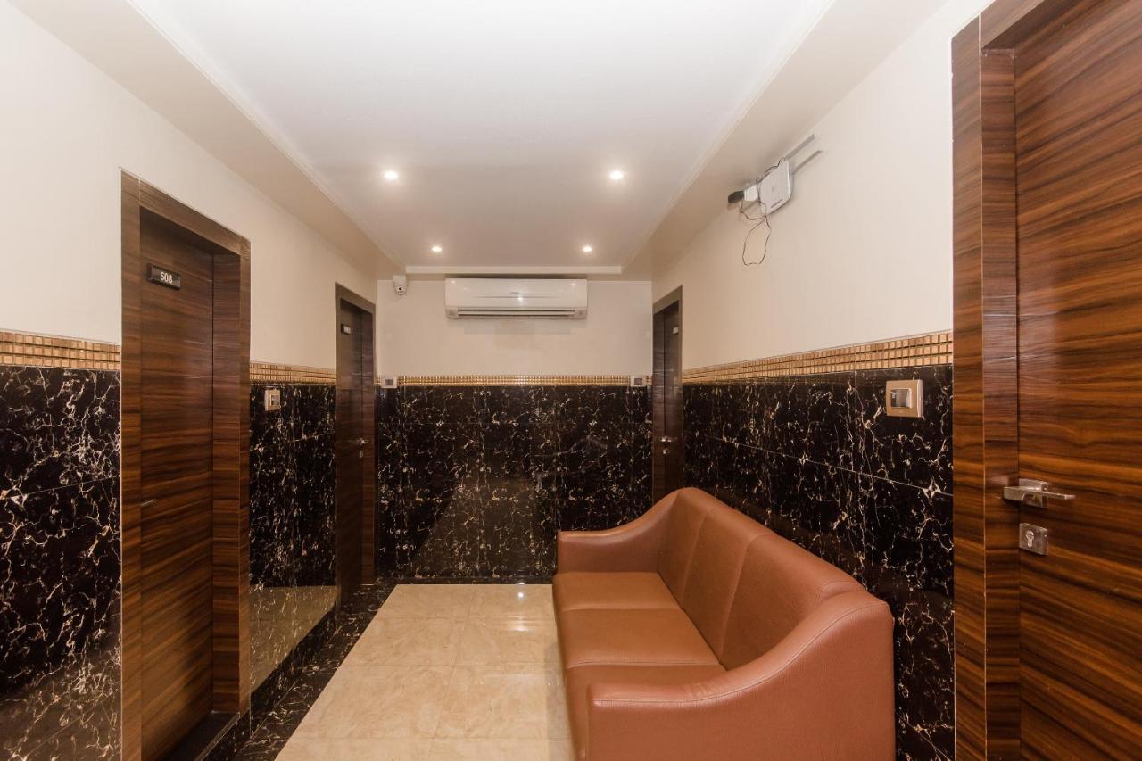 Vaccinated Staff - Oyo 22055 Dadar Residency Hotel มุมไบ ภายนอก รูปภาพ