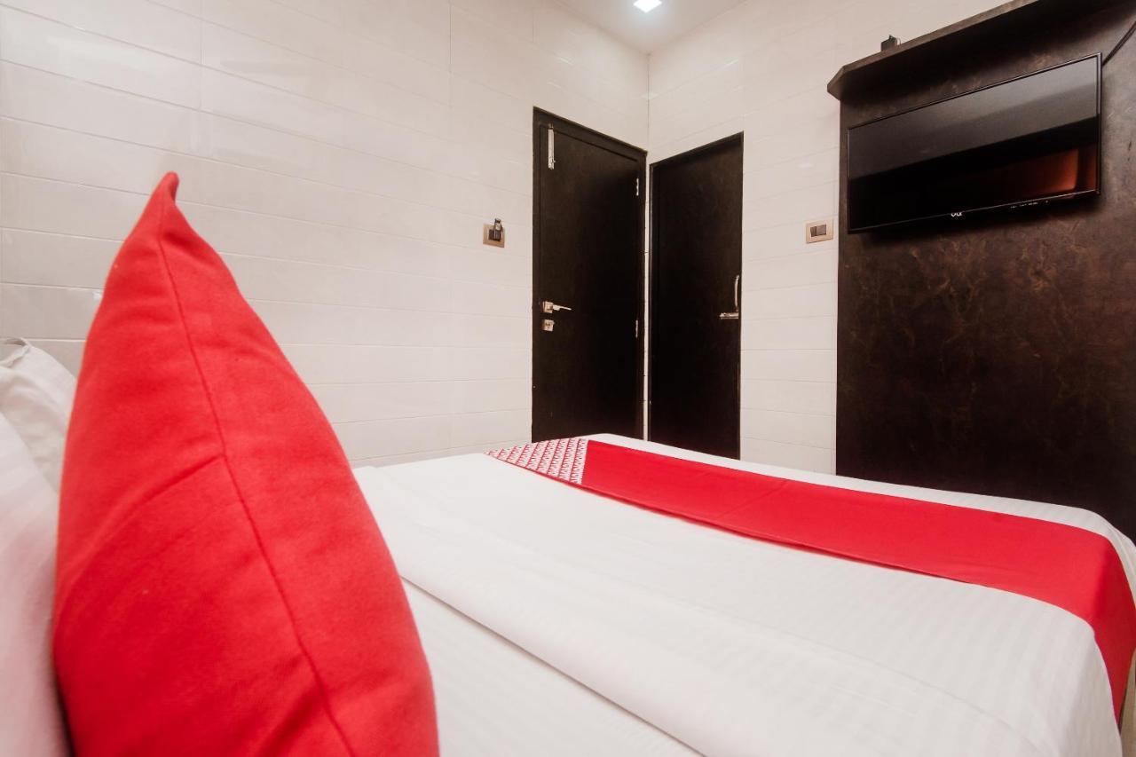 Vaccinated Staff - Oyo 22055 Dadar Residency Hotel มุมไบ ภายนอก รูปภาพ