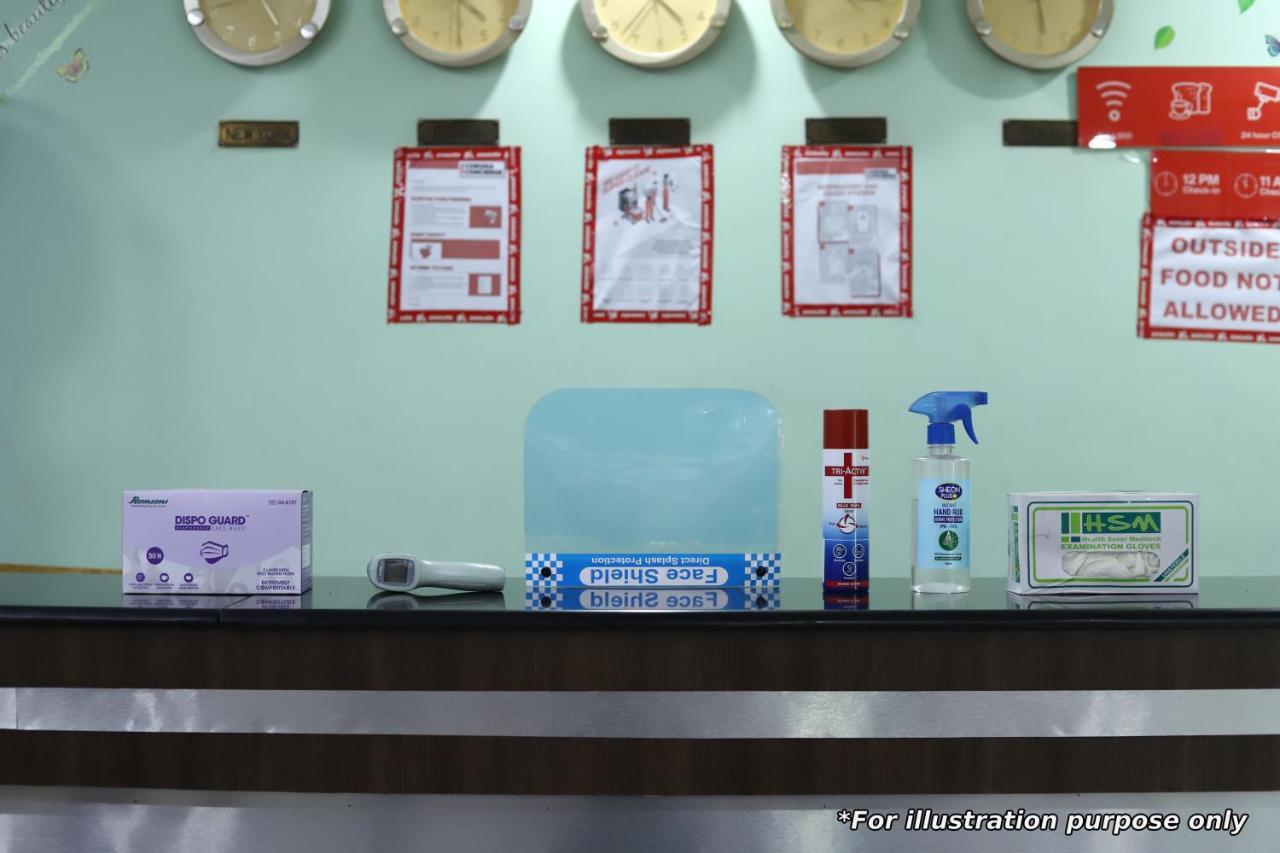 Vaccinated Staff - Oyo 22055 Dadar Residency Hotel มุมไบ ภายนอก รูปภาพ